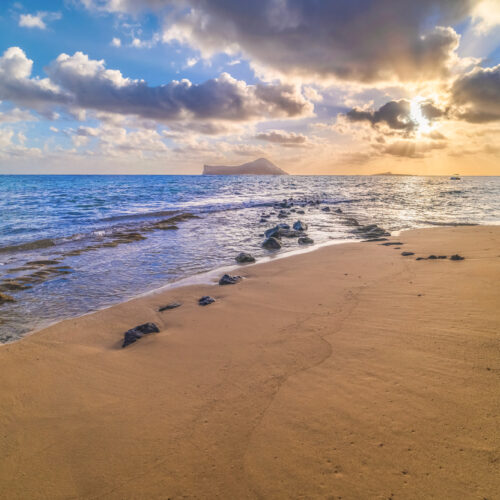 Photo of a beach in Hawaii accompanying a post about luxury hawaii real estate