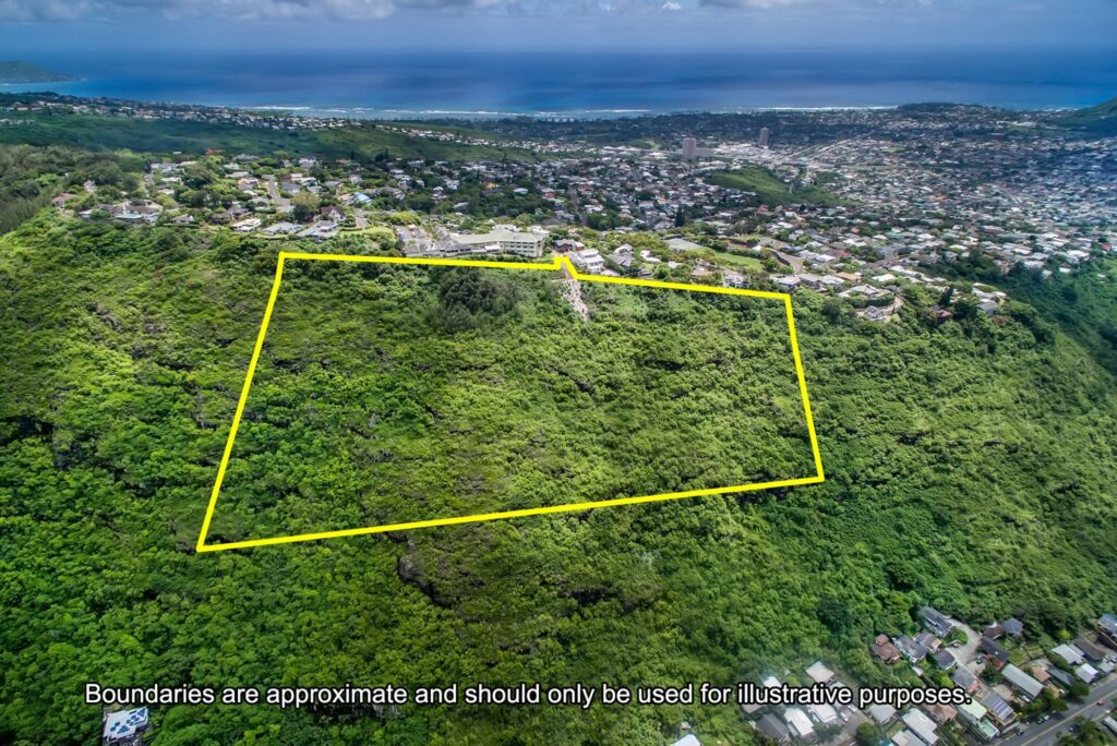 aerial photo of a lot in maunalani heights with a yellow line outlining the lot boundaries