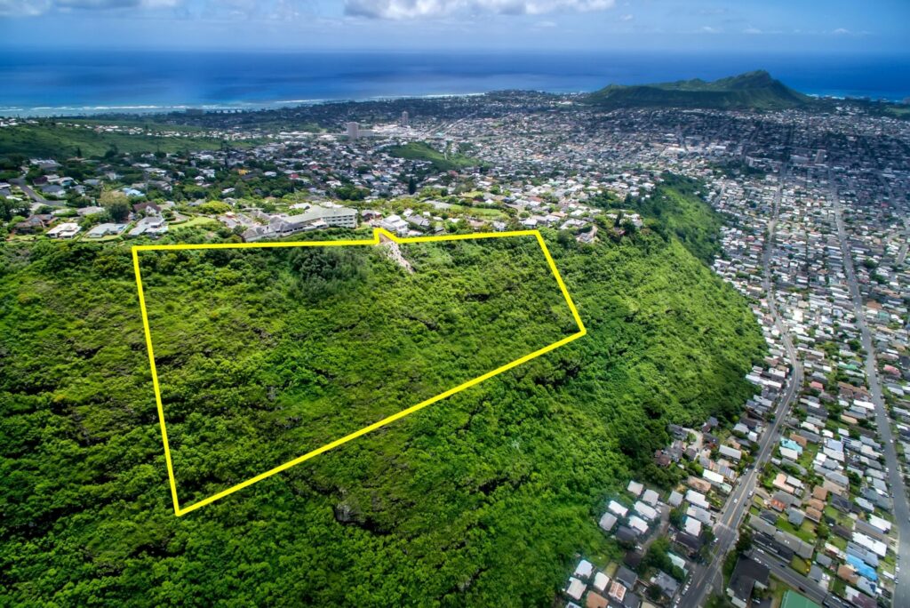 aerial photo of a lot in maunalani heights with a yellow line outlining the lot boundaries