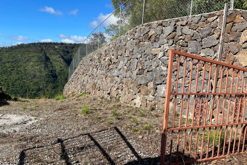 gate a a lot in maunalani heights