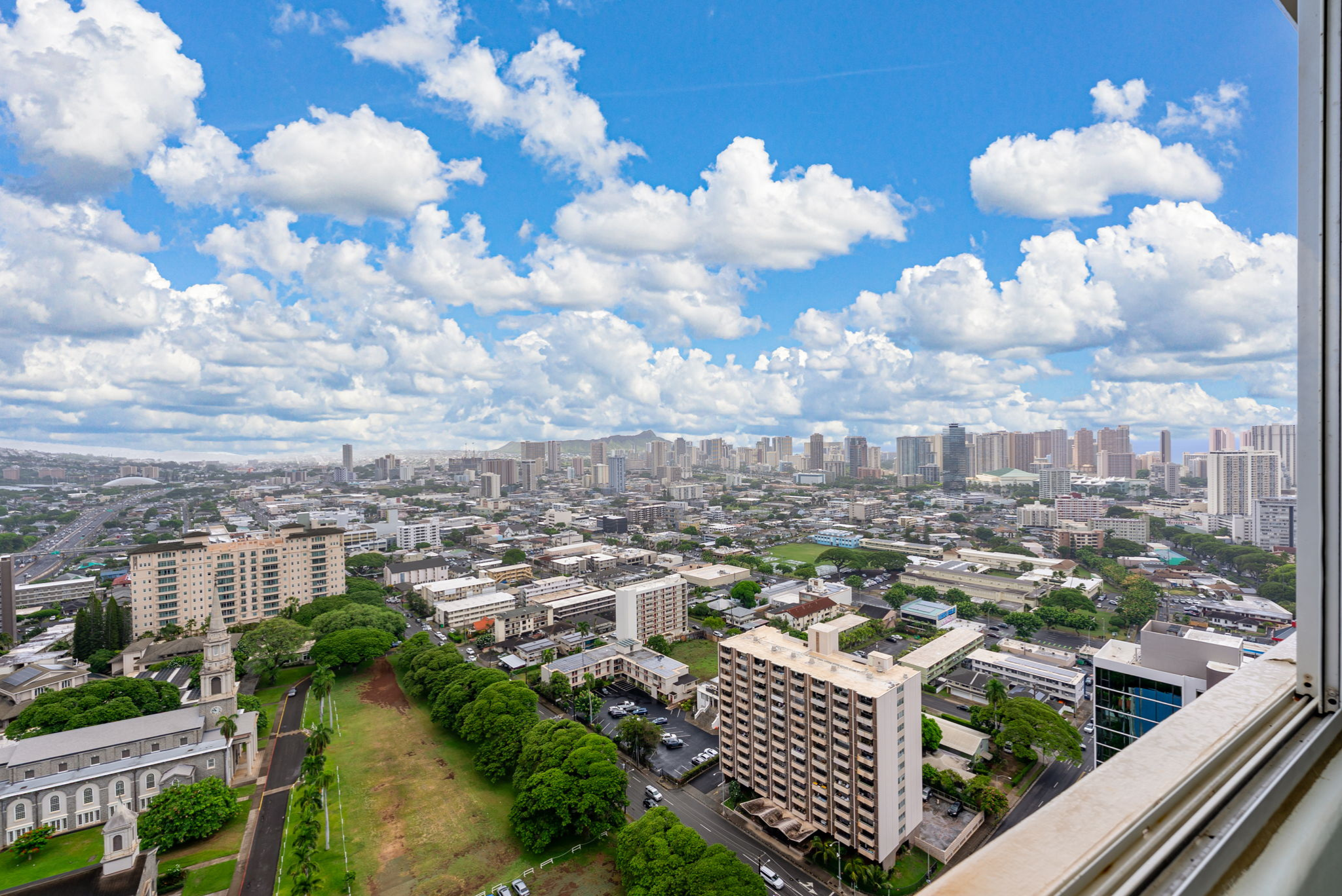 3 View of Honolulu from Banyan Tree Plaza #3205