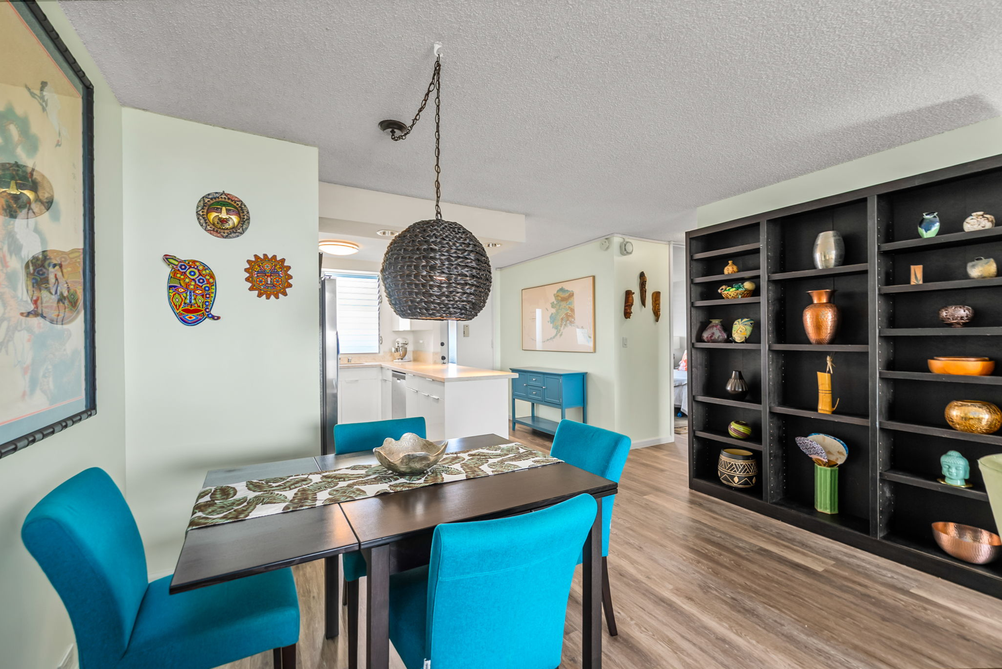7 Dining area at condo in Honolulu
