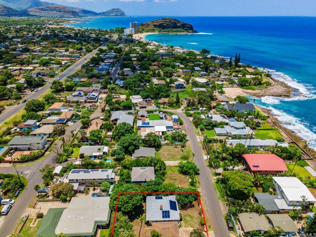 aerial photo of makaha with a red border around 84-680 Upena St